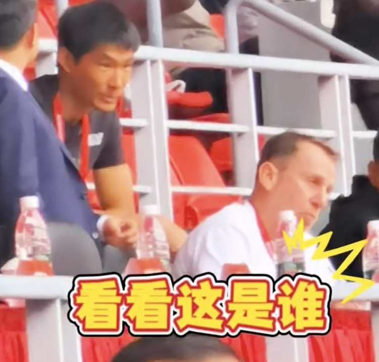 久爾杰維奇現(xiàn)身鹽城，現(xiàn)場(chǎng)觀看中國(guó)U22國(guó)足vs韓國(guó)