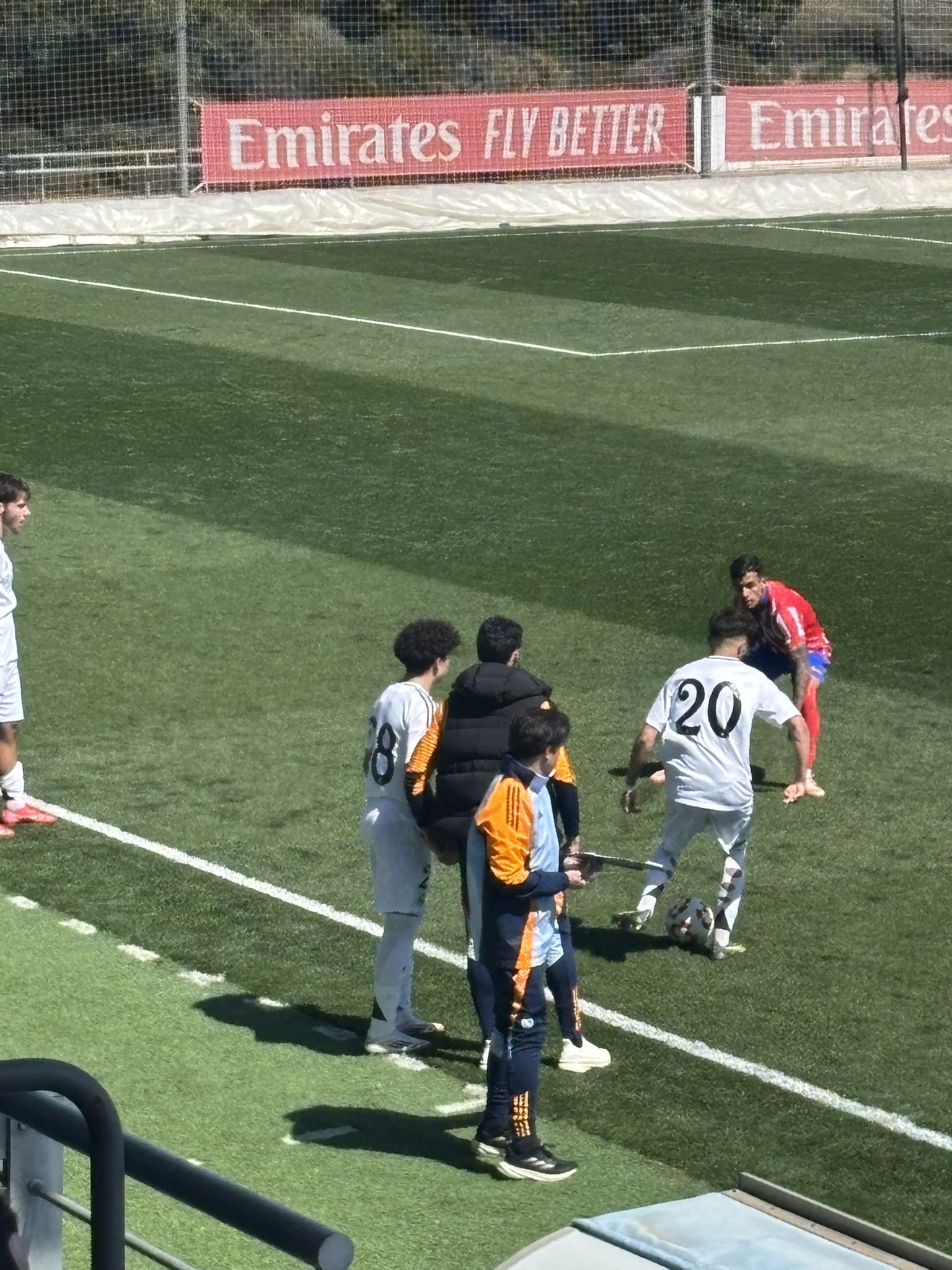 天賦滿滿！馬塞洛15歲兒子恩佐皇馬U19首秀，登場5分鐘腳后跟助攻
