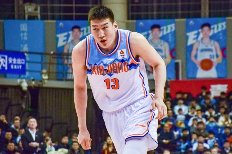 高效輸出！李炎哲半場(chǎng)7中5拿到12分2板1助1斷2帽