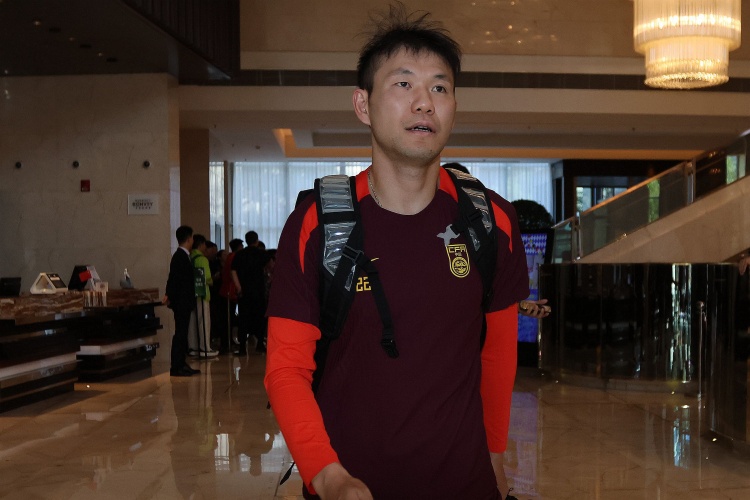 李源一3次助攻位居助攻榜榜首，李璇：再看伊萬發(fā)言覺得有種錯(cuò)亂