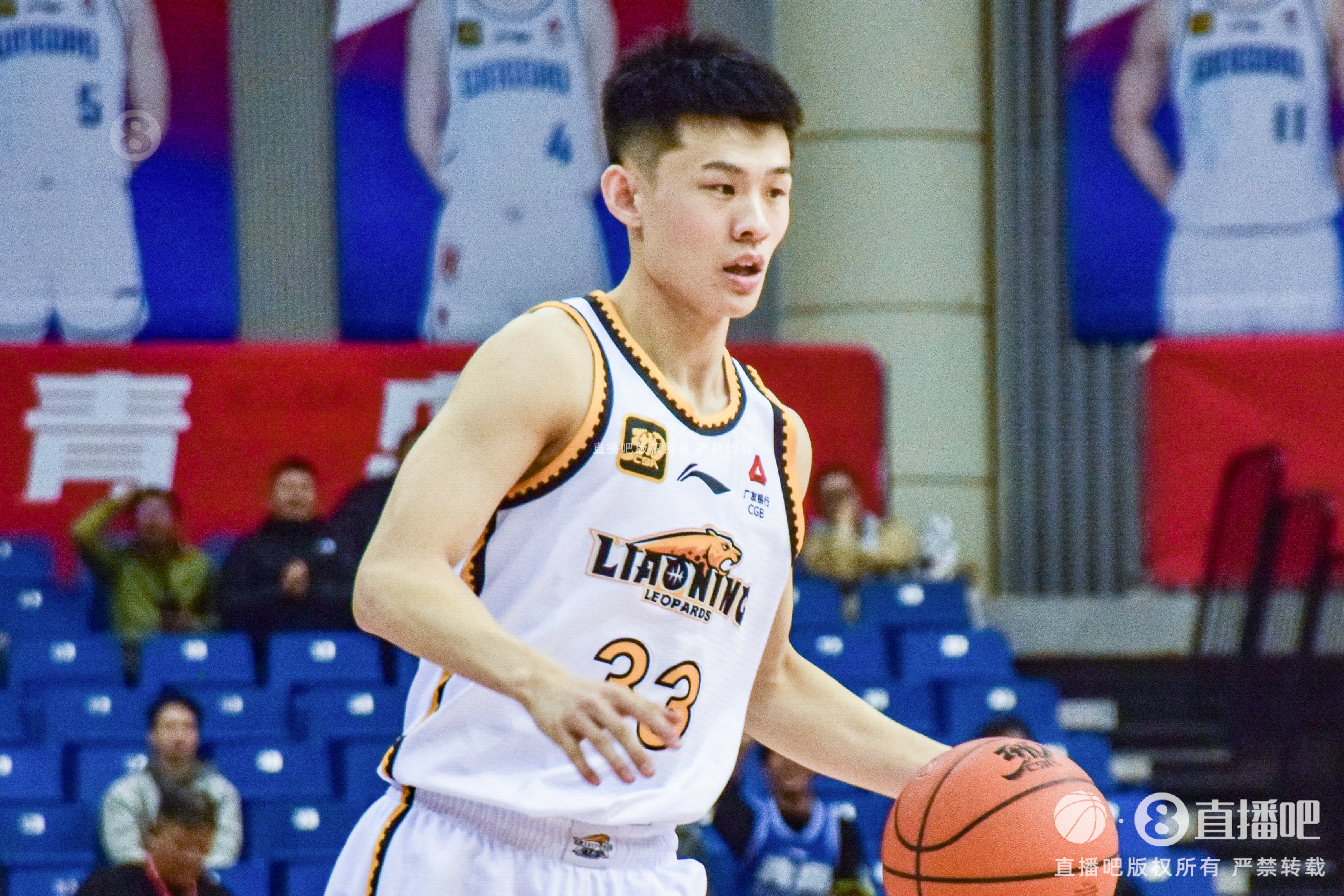 太準了！王嵐嵚半場4記三分球拿下12分2板2助1斷