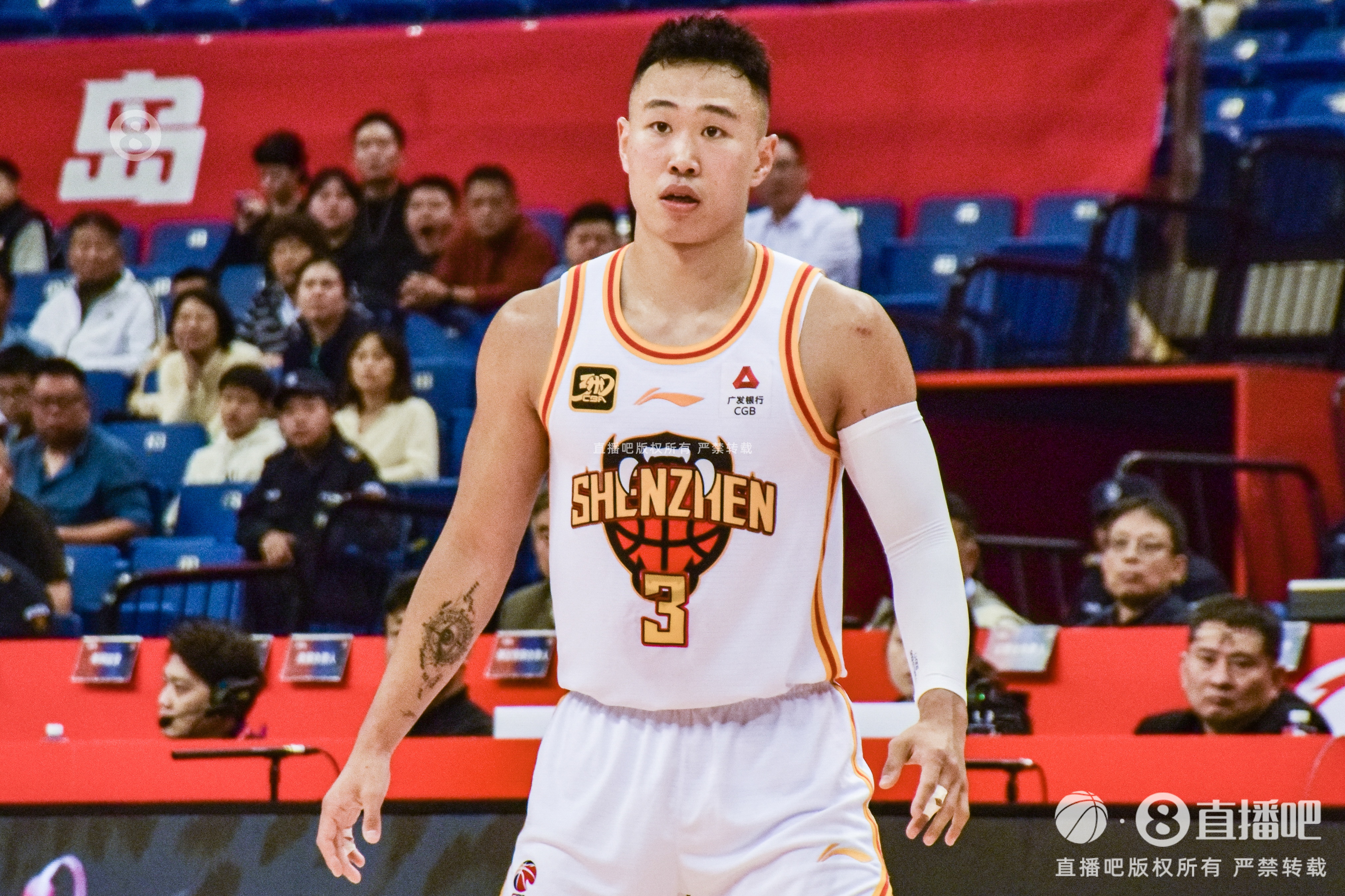 攻防俱佳！賀希寧17中8&三分7中3拿到19分 貢獻4次搶斷