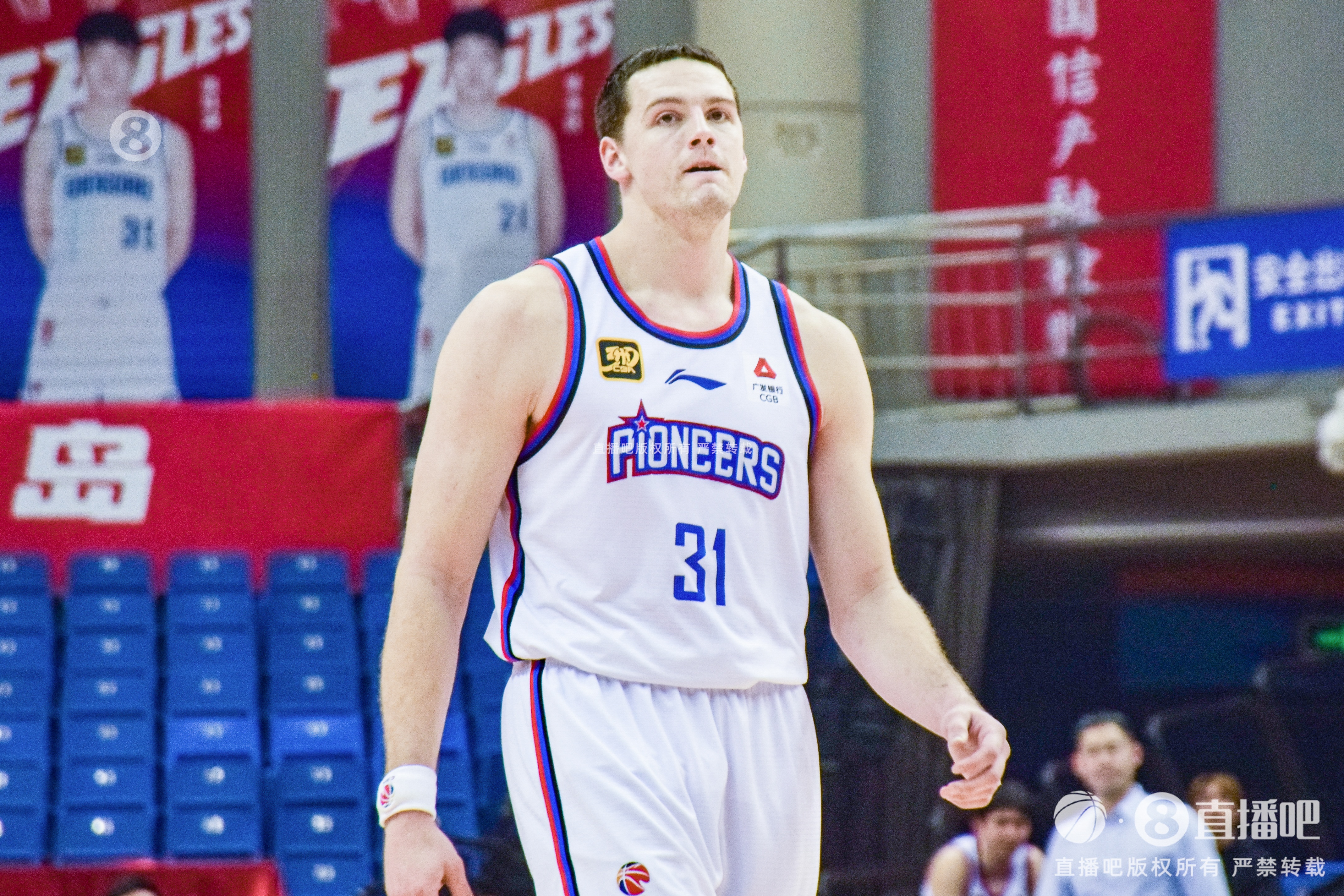 狀態(tài)不對勁！大衛(wèi)-詹姆斯10中3僅拿7分8板4助 4失誤