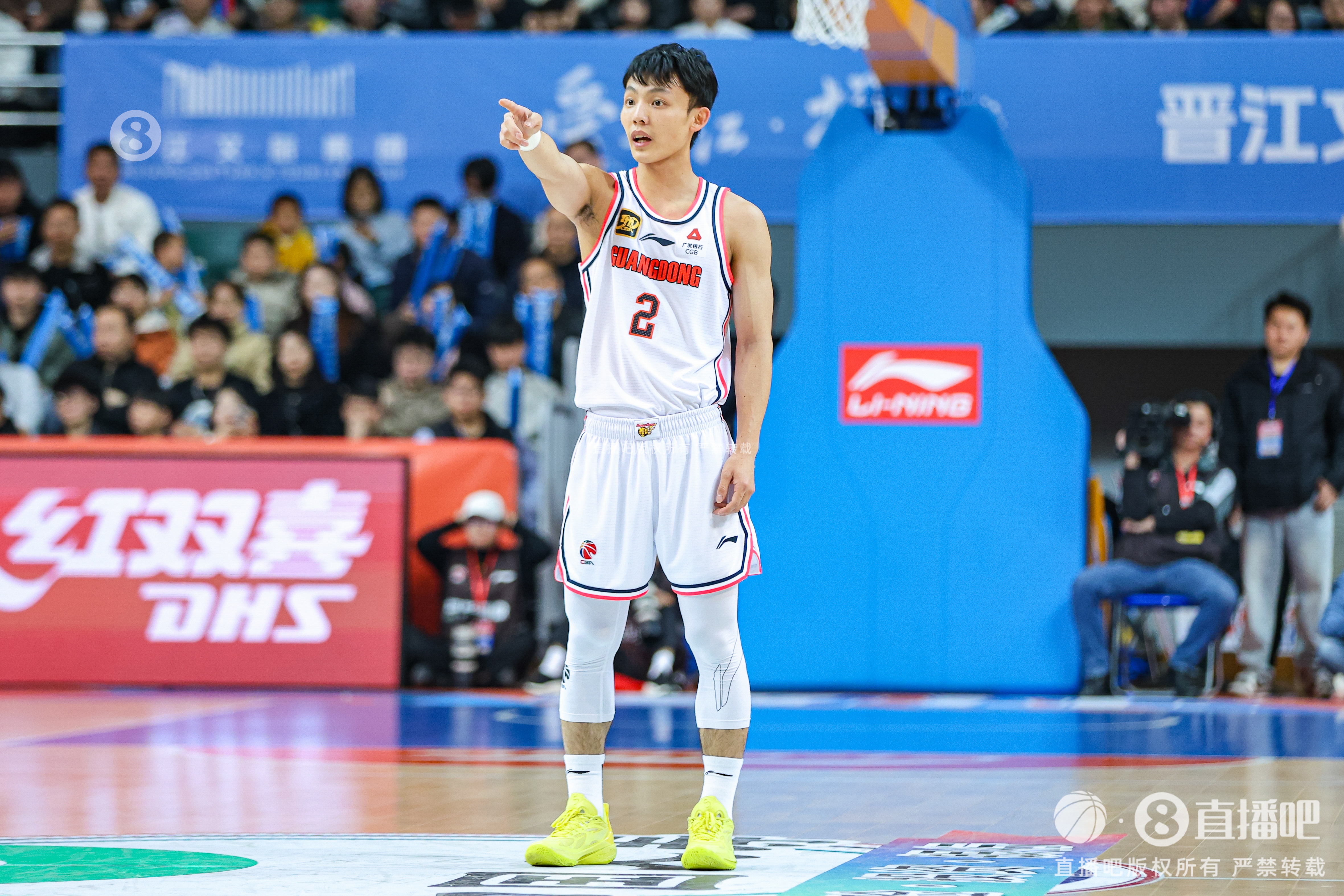 手熱！徐杰打滿首節(jié)5中4拿到10分2助 正負(fù)值+17