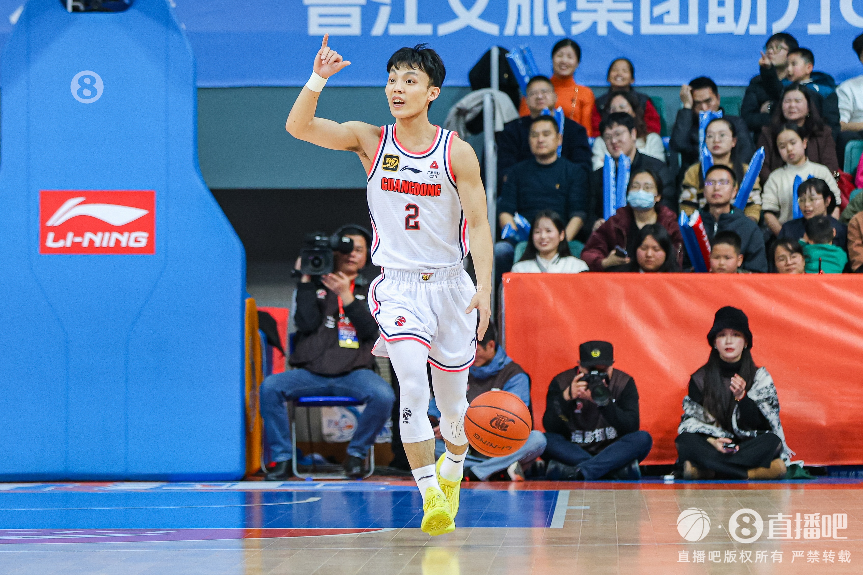 打得輕松！徐杰9中4拿到12分3板6助1斷
