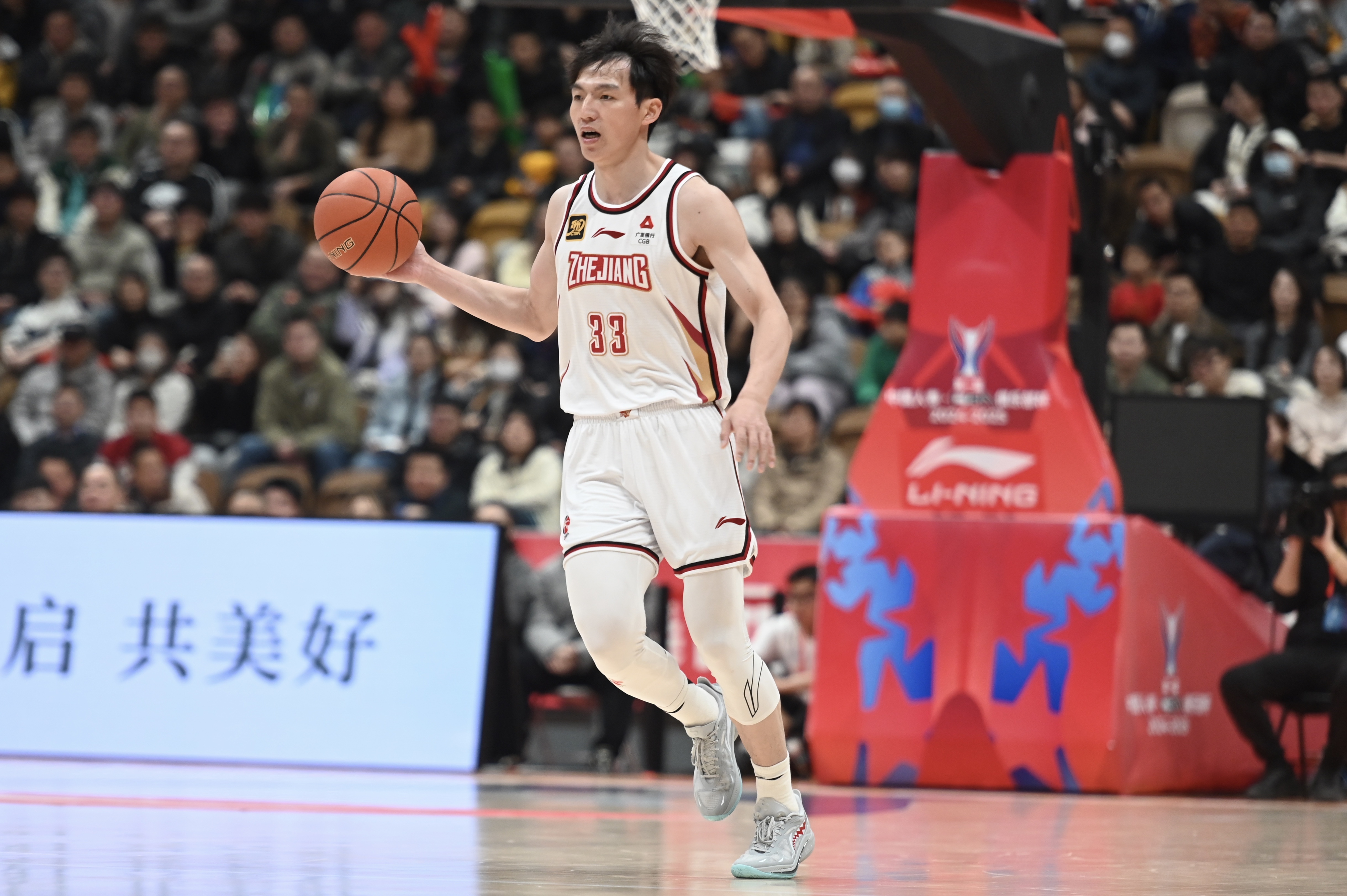 雙槍表現(xiàn)不錯！吳前和陸文博均9中5&三分合計15中7合砍30分