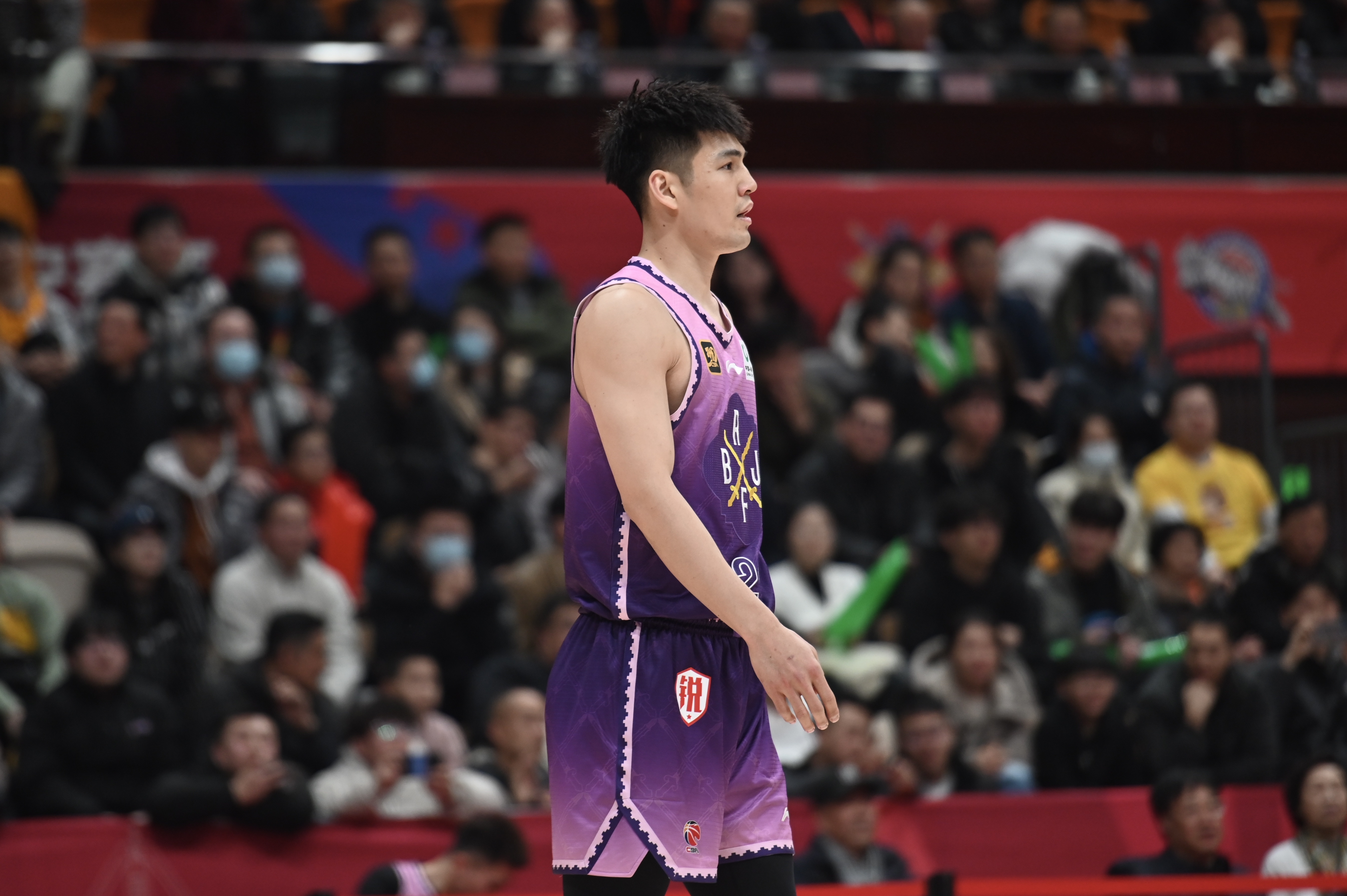 表現(xiàn)可以！陳國(guó)豪8中5拿到13分3板1斷