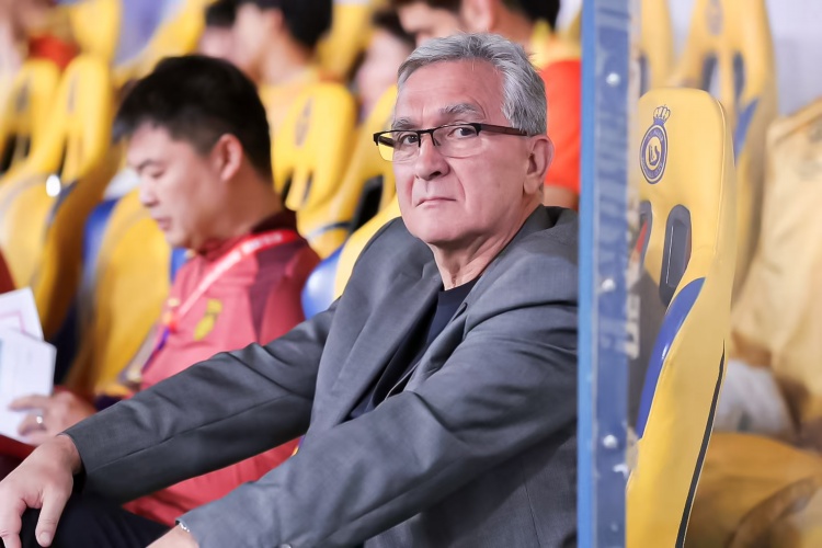 媒體人：國(guó)足變陣4231可能性不大，陣中僅3人能打后腰不夠用