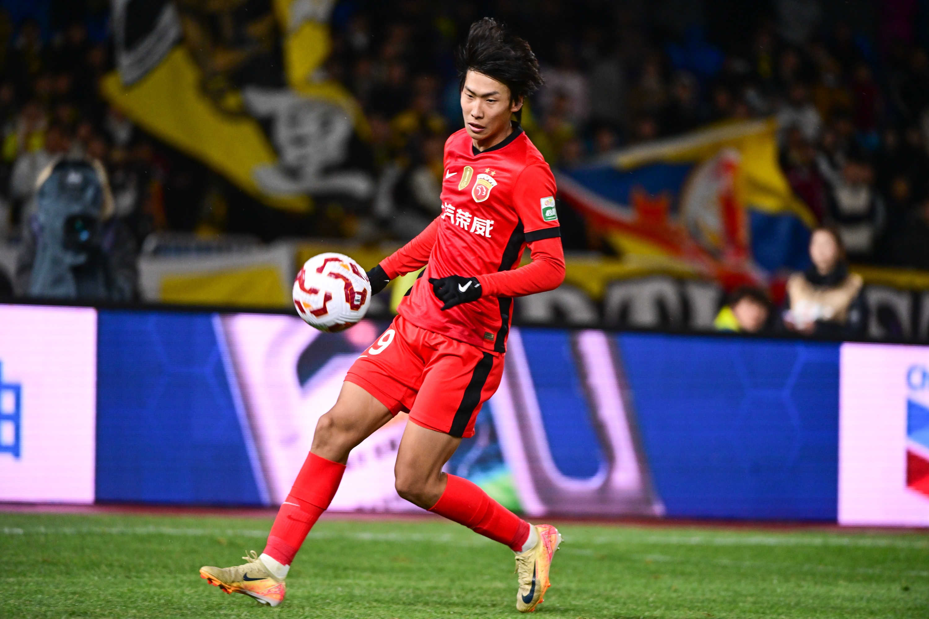 記者：李新翔、王鈺棟也要感謝B名單制度，以前的U23政策是奇葩